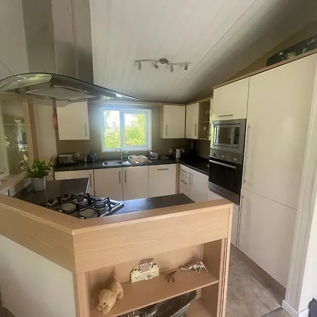Country Retreat With Hot Tub Holiday home *